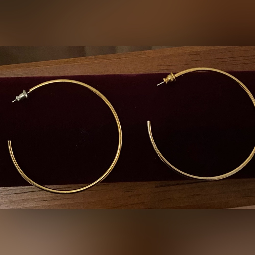 Earrings Hoop Gold Tone